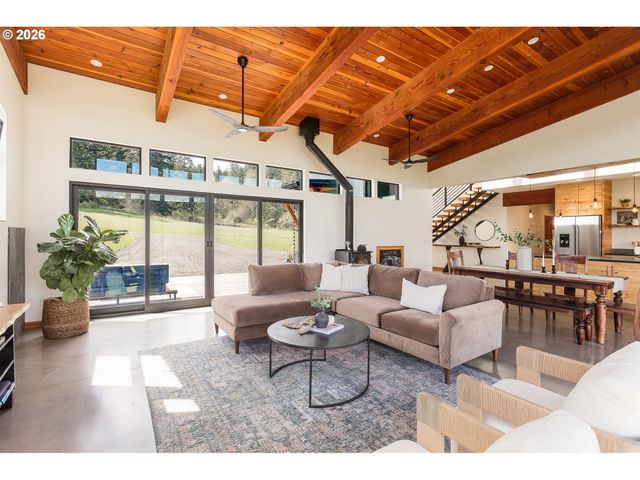 85535 LANCER Ln, Eugene, OR 97405