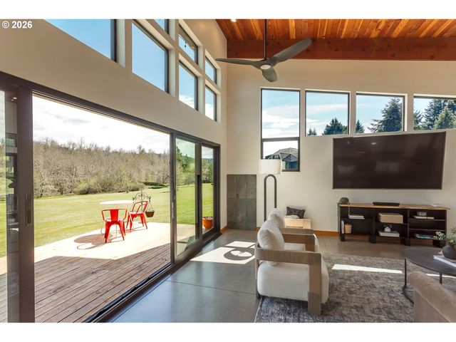 85535 LANCER Ln, Eugene, OR 97405