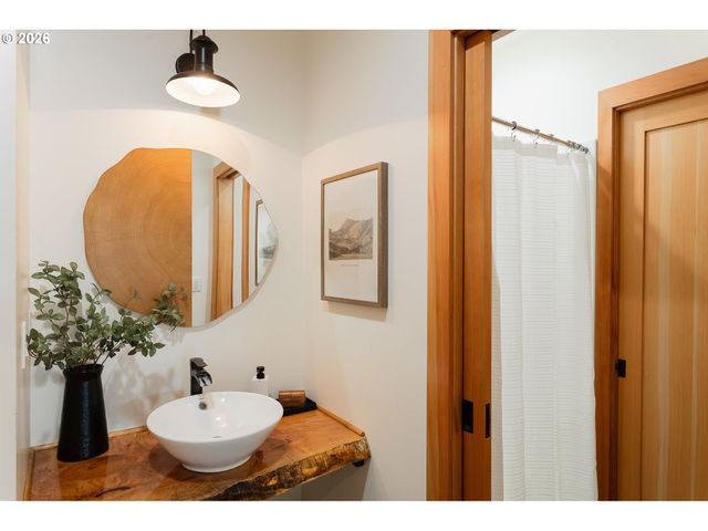 85535 LANCER Ln, Eugene, OR 97405