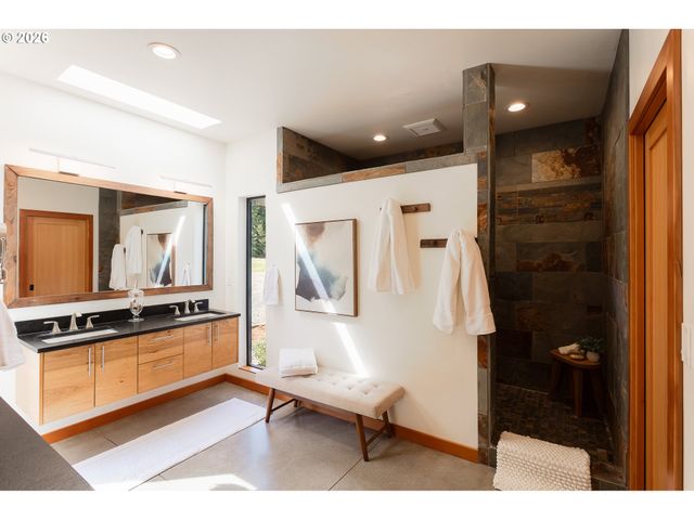 85535 LANCER Ln, Eugene, OR 97405