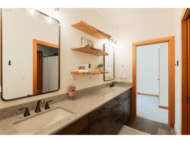 85535 LANCER Ln, Eugene, OR 97405