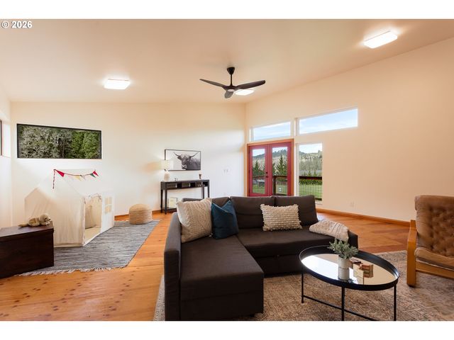 85535 LANCER Ln, Eugene, OR 97405