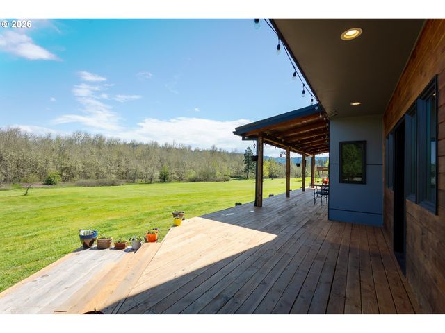 85535 LANCER Ln, Eugene, OR 97405