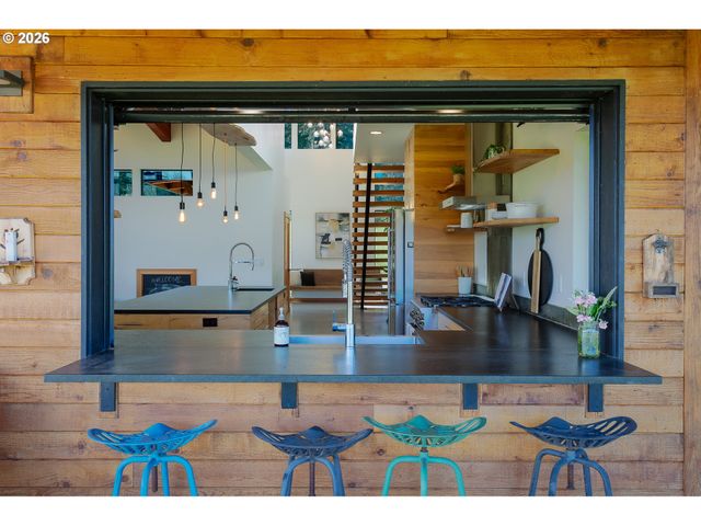 85535 LANCER Ln, Eugene, OR 97405