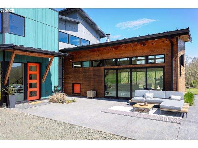 85535 LANCER Ln, Eugene, OR 97405