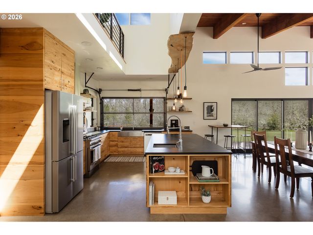 85535 LANCER Ln, Eugene, OR 97405