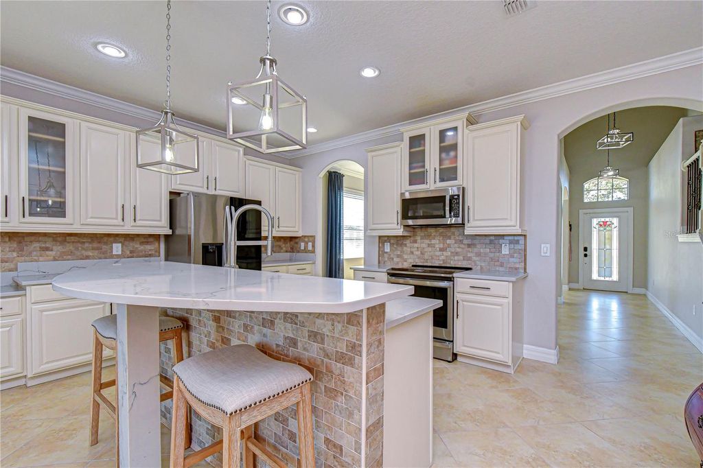 Image 11 of property listing at 19914 BLUFF OAK BOULEVARD, Tampa, FL 33647