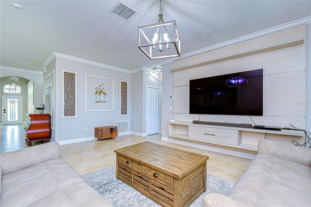 Image 17 of property listing at 19914 BLUFF OAK BOULEVARD, Tampa, FL 33647