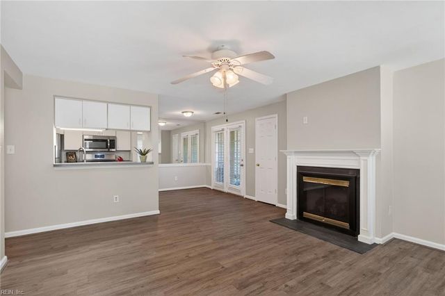 300 London Pointe CT, Virginia Beach, VA 23454