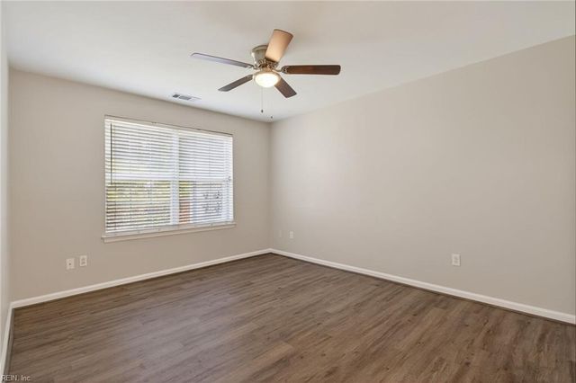 300 London Pointe CT, Virginia Beach, VA 23454