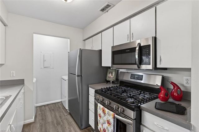 300 London Pointe CT, Virginia Beach, VA 23454