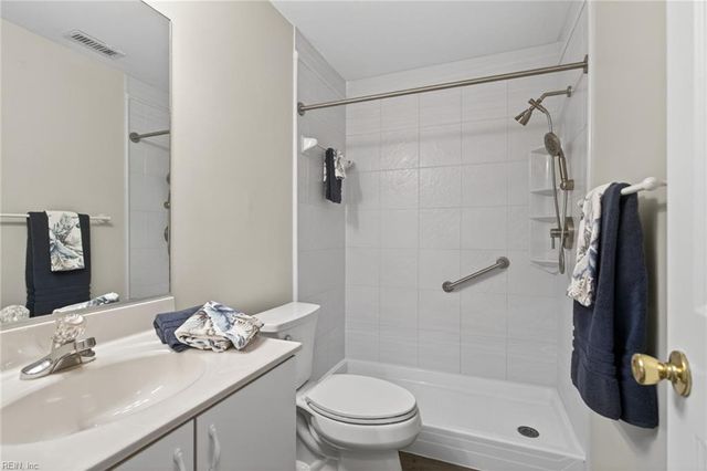 300 London Pointe CT, Virginia Beach, VA 23454