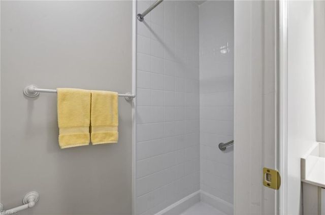 300 London Pointe CT, Virginia Beach, VA 23454