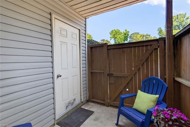 300 London Pointe CT, Virginia Beach, VA 23454