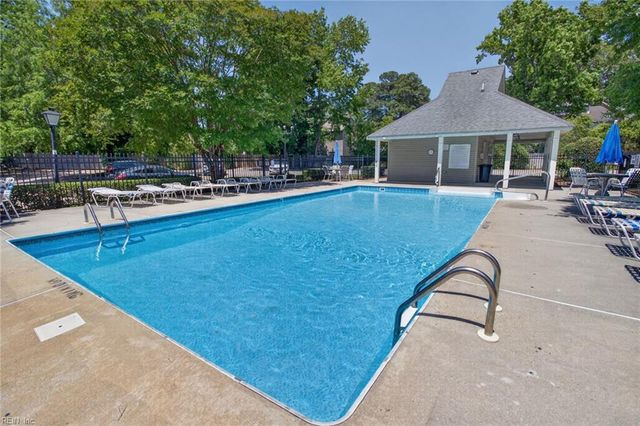 300 London Pointe CT, Virginia Beach, VA 23454