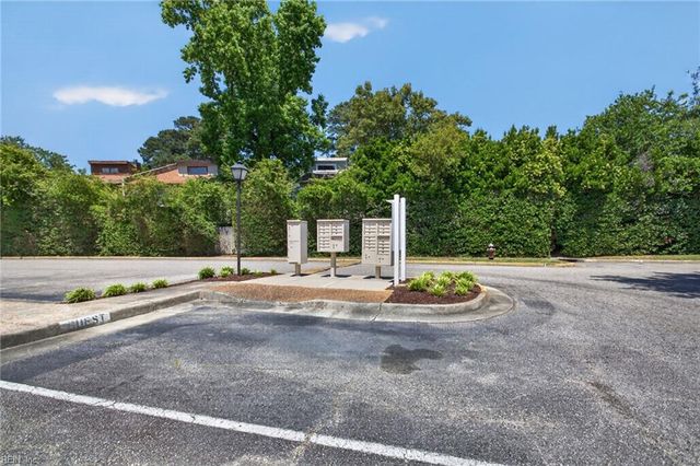 300 London Pointe CT, Virginia Beach, VA 23454