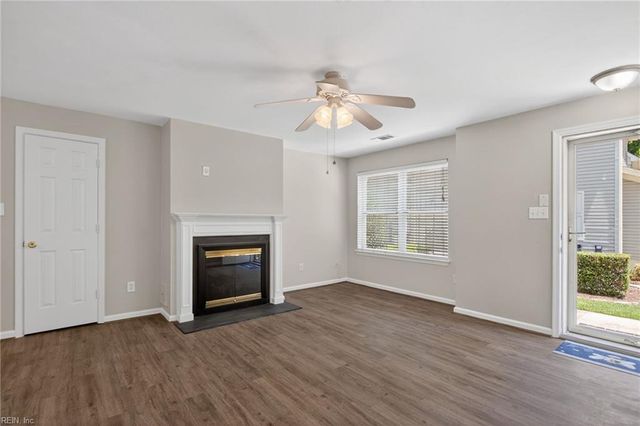300 London Pointe CT, Virginia Beach, VA 23454