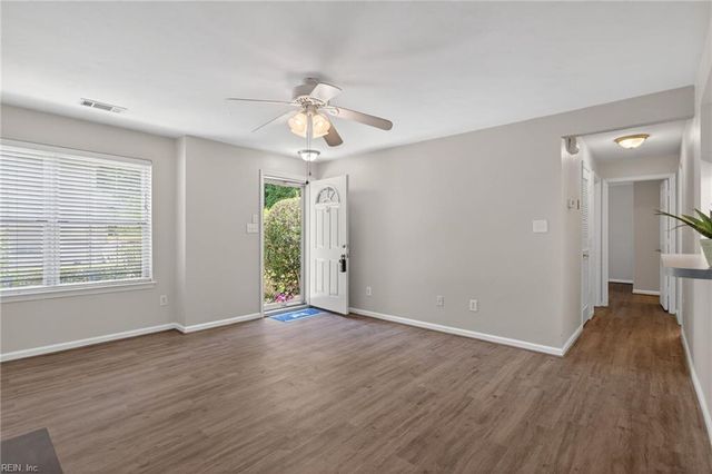 300 London Pointe CT, Virginia Beach, VA 23454