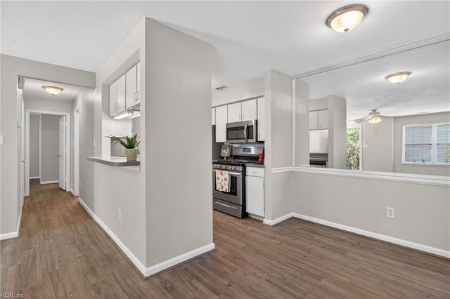 300 London Pointe CT, Virginia Beach, VA 23454