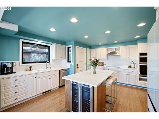 2430 WILSON Dr, Eugene, OR 97405