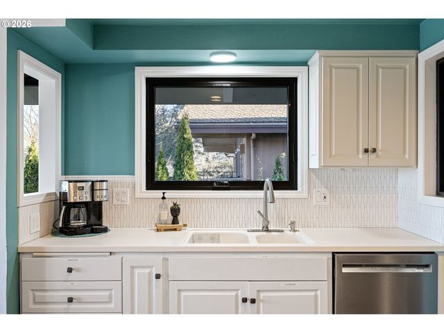 2430 WILSON Dr, Eugene, OR 97405