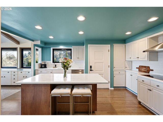 2430 WILSON Dr, Eugene, OR 97405