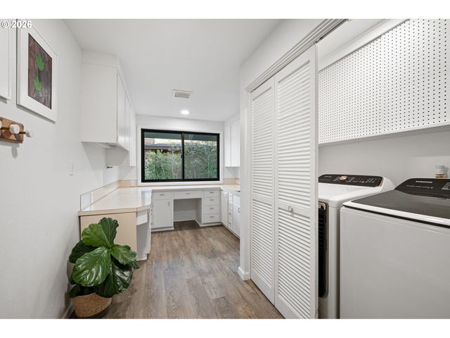 2430 WILSON Dr, Eugene, OR 97405