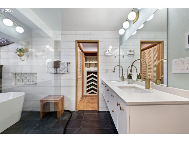 2430 WILSON Dr, Eugene, OR 97405