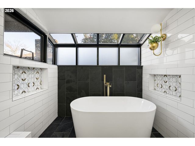 2430 WILSON Dr, Eugene, OR 97405