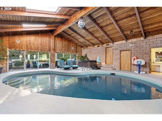 2430 WILSON Dr, Eugene, OR 97405