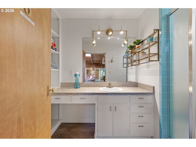 2430 WILSON Dr, Eugene, OR 97405