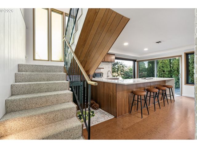 2430 WILSON Dr, Eugene, OR 97405