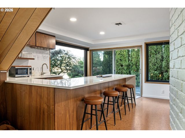 2430 WILSON Dr, Eugene, OR 97405