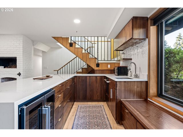 2430 WILSON Dr, Eugene, OR 97405