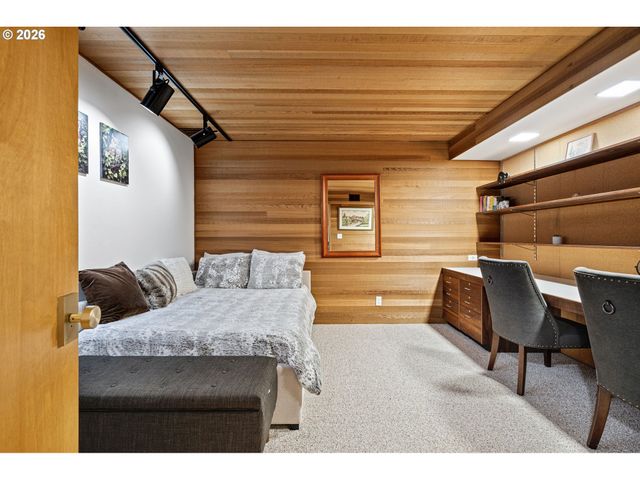 2430 WILSON Dr, Eugene, OR 97405