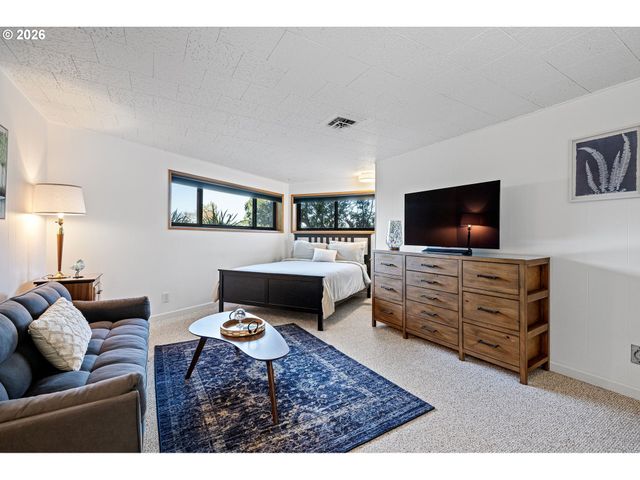 2430 WILSON Dr, Eugene, OR 97405