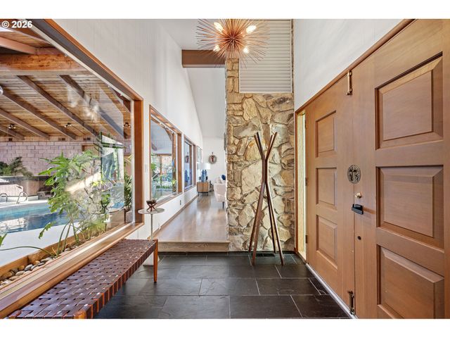 2430 WILSON Dr, Eugene, OR 97405