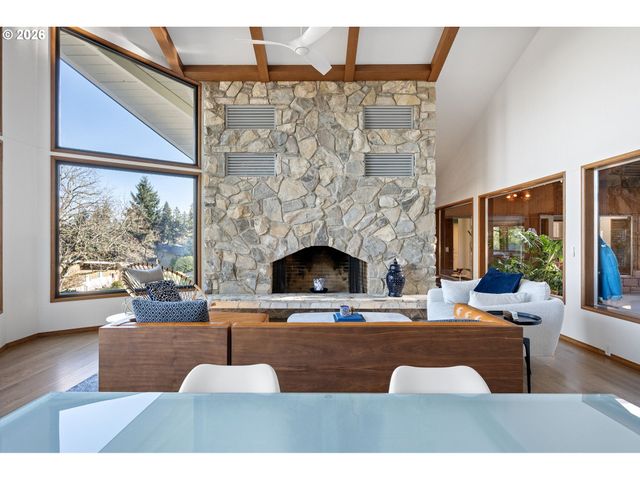 2430 WILSON Dr, Eugene, OR 97405