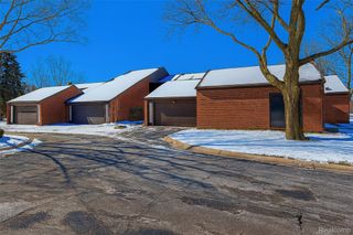 3082 Lindenwood Drive, Dearborn, MI 48120
