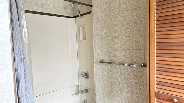 129 Cabot St, Lowell, MA 01854