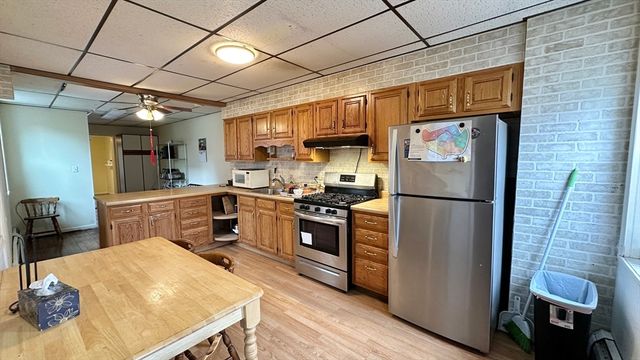 129 Cabot St, Lowell, MA 01854