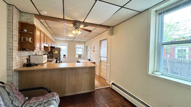 129 Cabot St, Lowell, MA 01854