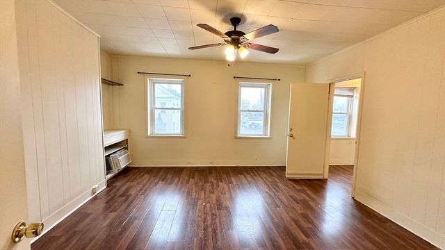 129 Cabot St, Lowell, MA 01854