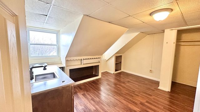 129 Cabot St, Lowell, MA 01854