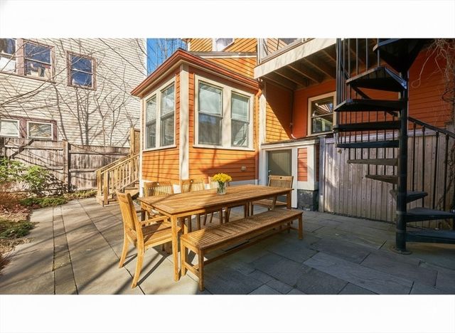 11 Wellesley Park 1, Boston, MA 02124