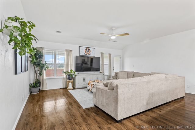 9086 S 253rd Avenue E, Broken Arrow, OK 74014