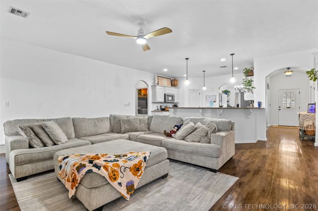 9086 S 253rd Avenue E, Broken Arrow, OK 74014