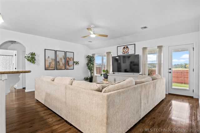 9086 S 253rd Avenue E, Broken Arrow, OK 74014