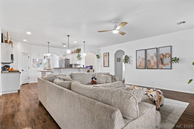 9086 S 253rd Avenue E, Broken Arrow, OK 74014