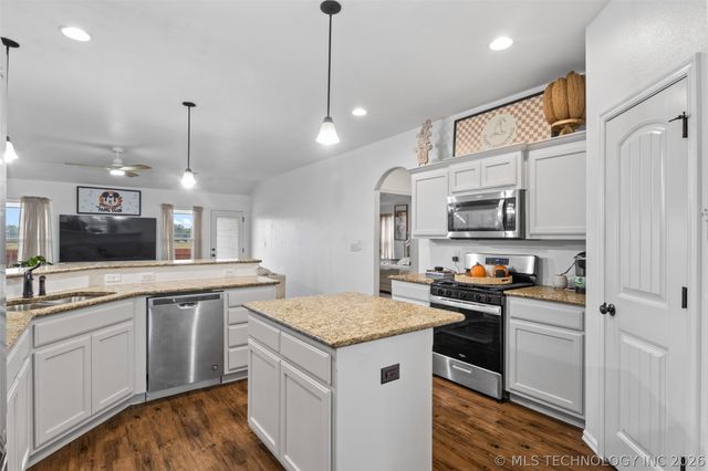 9086 S 253rd Avenue E, Broken Arrow, OK 74014